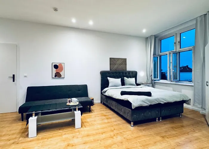 Bright & Spacious 4br Near Kaufpark Alterlaa Apartment Vienna