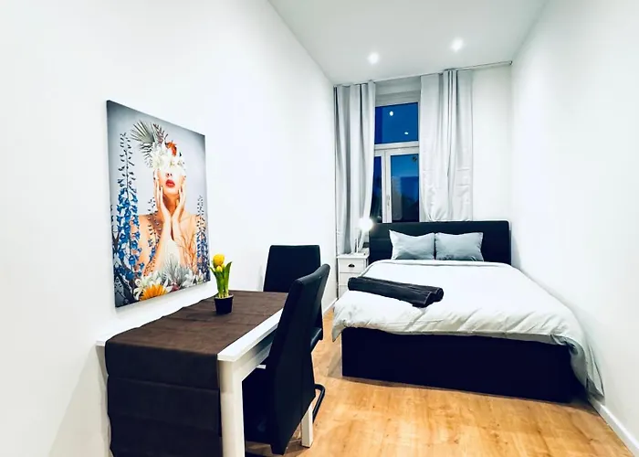 Bright & Spacious 4br Near Kaufpark Alterlaa Apartment